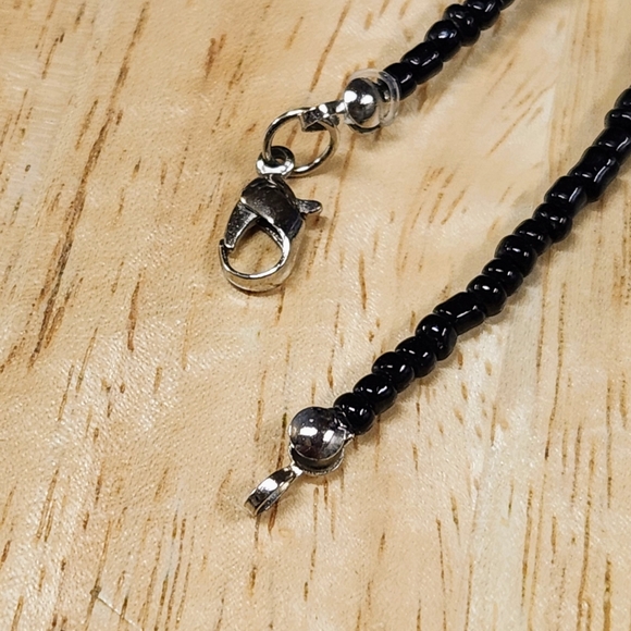 Black/White Beaded Necklace - Picture 4 of 5